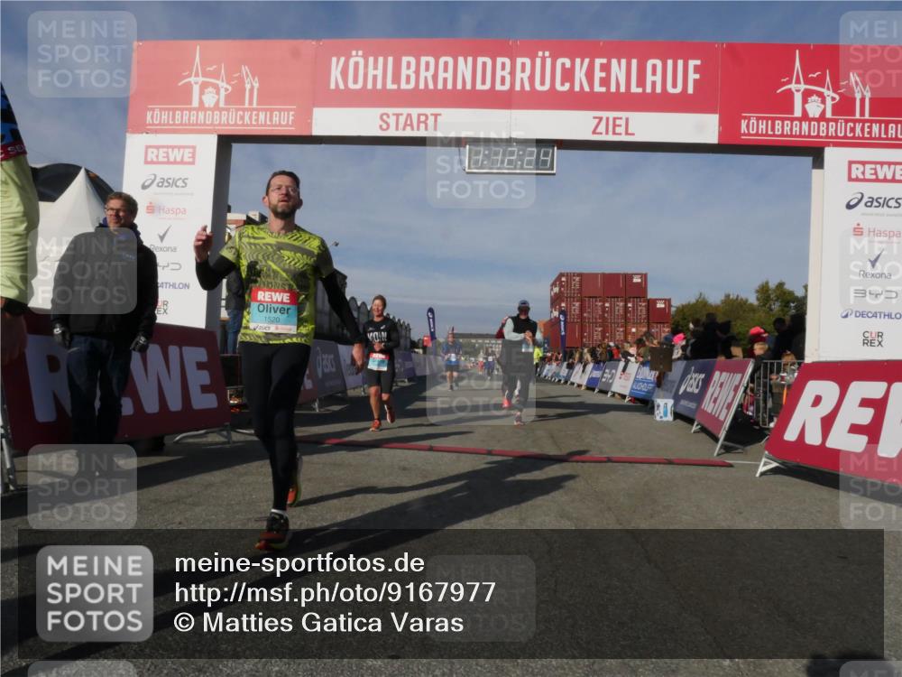 03.10.2025 - Köhlbrandbrückenlauf Matties Gatica Varas http://msf.ph/oto/9167977 03.10.2025 10:12:26 Ziel 1347, 1438, 1439, 1444, 1654, 1681, 1771, 2790, 2883, 3065, 3435, 3709, 3767 meine-sportfotos.de