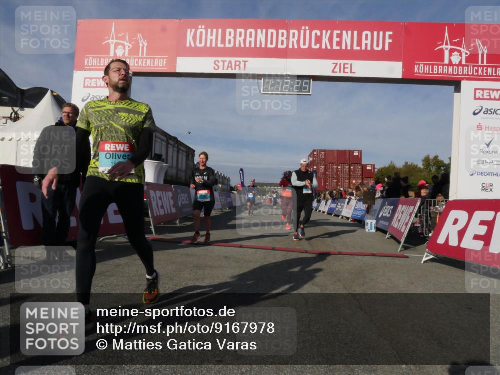 03.10.2025 - Köhlbrandbrückenlauf Matties Gatica Varas http://msf.ph/oto/9167978 03.10.2025 10:12:26 Ziel 1347, 1438, 1439, 1444, 1654, 1681, 1771, 2790, 2883, 3065, 3435, 3709, 3767 meine-sportfotos.de