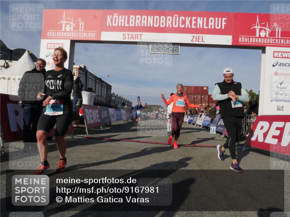 03.10.2025 - Köhlbrandbrückenlauf Matties Gatica Varas http://msf.ph/oto/9167981 03.10.2025 10:12:28 Ziel 1347, 1438, 1439, 1444, 1654, 1681, 2883, 3065, 3707, 3709, 3767 meine-sportfotos.de