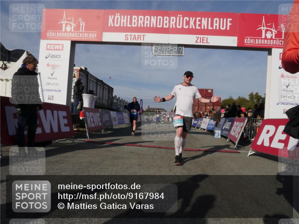 03.10.2025 - Köhlbrandbrückenlauf Matties Gatica Varas http://msf.ph/oto/9167984 03.10.2025 10:12:29 Ziel 1347, 1438, 1439, 1444, 1654, 1681, 3065, 3707, 3709, 3767 meine-sportfotos.de