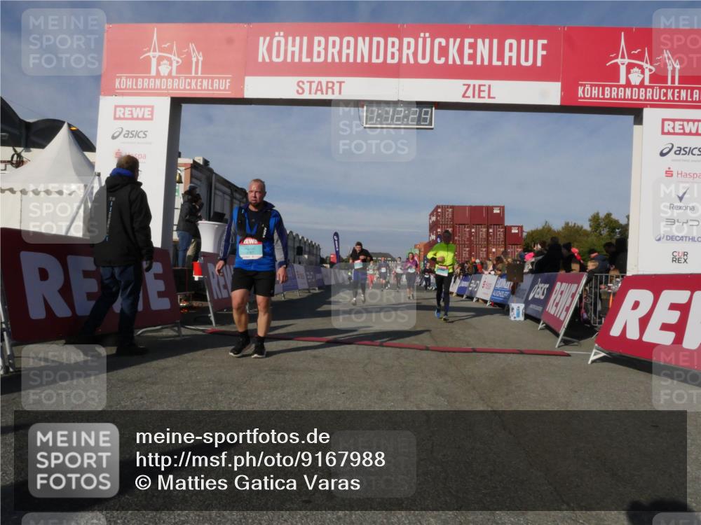 03.10.2025 - Köhlbrandbrückenlauf Matties Gatica Varas http://msf.ph/oto/9167988 03.10.2025 10:12:31 Ziel 1347, 1438, 1439, 1444, 1654, 1681, 2950, 3065, 3210, 3707, 3709 meine-sportfotos.de
