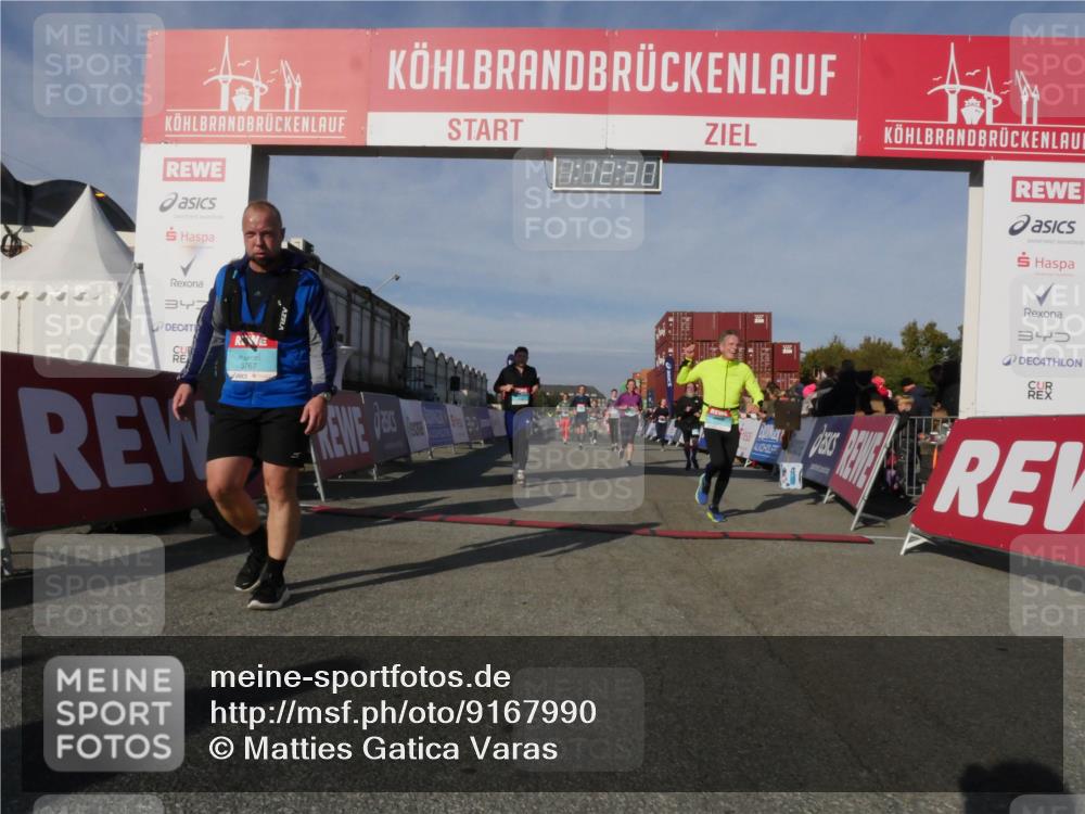 03.10.2025 - Köhlbrandbrückenlauf Matties Gatica Varas http://msf.ph/oto/9167990 03.10.2025 10:12:32 Ziel 1347, 1438, 1439, 1444, 1654, 1681, 2950, 3065, 3210, 3707, 3709 meine-sportfotos.de