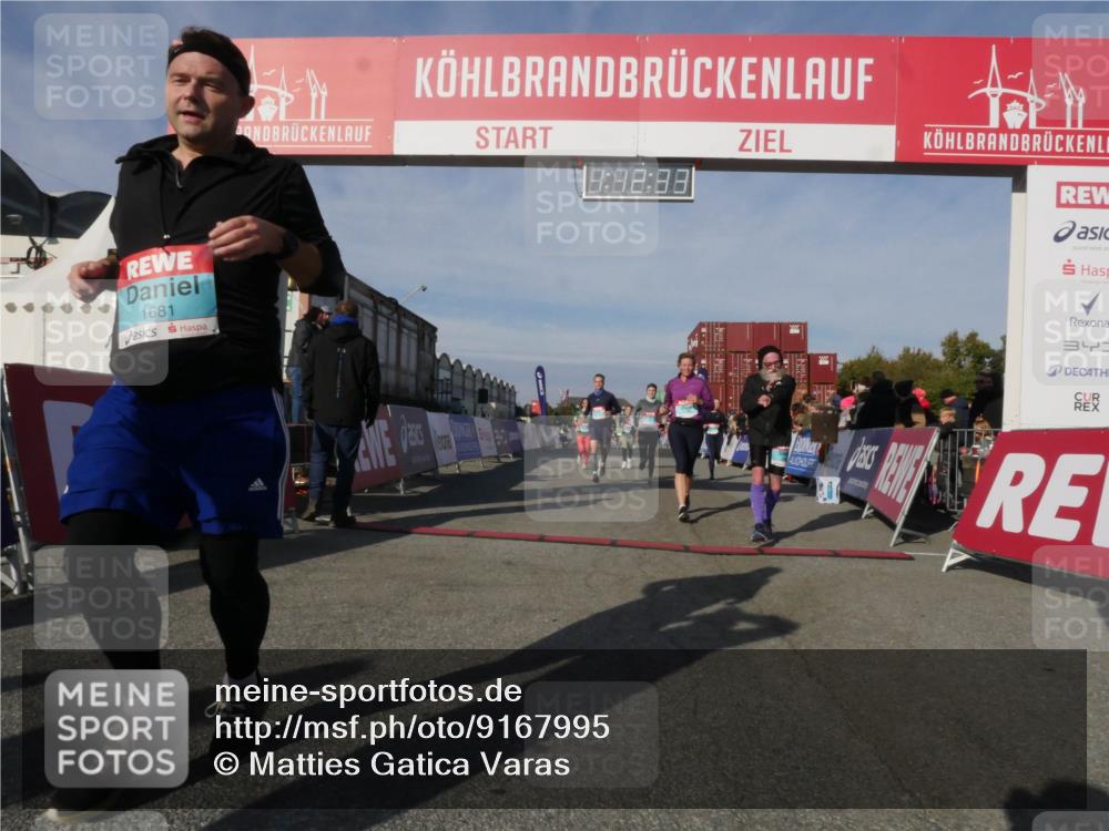 03.10.2025 - Köhlbrandbrückenlauf Matties Gatica Varas http://msf.ph/oto/9167995 03.10.2025 10:12:35 Ziel 1362, 1438, 1439, 1444, 1487, 1654, 1662, 1806, 2950, 3065, 3210, 3315, 3707, 3709, 3781 meine-sportfotos.de