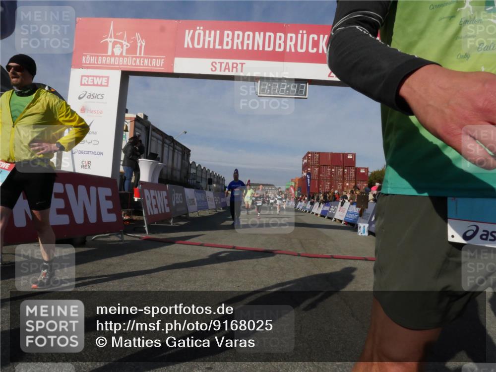 03.10.2025 - Köhlbrandbrückenlauf Matties Gatica Varas http://msf.ph/oto/9168025 03.10.2025 10:12:49 Ziel 1259, 1387, 1392, 1491, 1535, 1865, 1877, 1909, 1933, 2098, 3643 meine-sportfotos.de