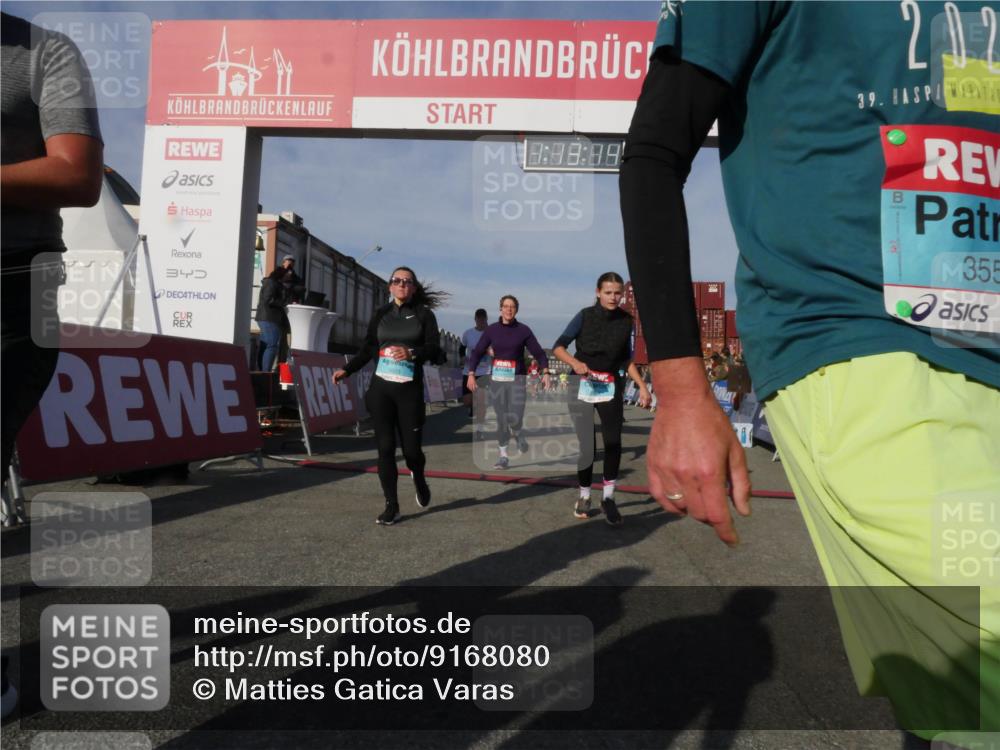 03.10.2025 - Köhlbrandbrückenlauf Matties Gatica Varas http://msf.ph/oto/9168080 03.10.2025 10:13:16 Ziel 1327, 1388, 1470, 1621, 3146, 3157, 3186, 3197, 3375, 3601, 3691, 3798 meine-sportfotos.de