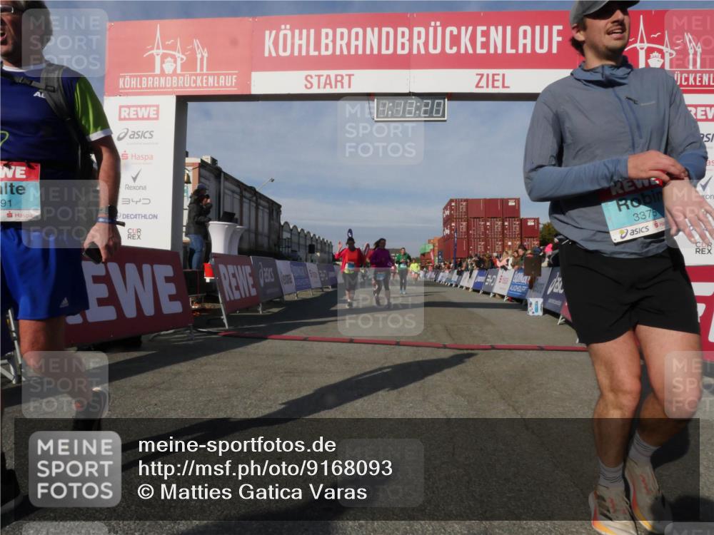03.10.2025 - Köhlbrandbrückenlauf Matties Gatica Varas http://msf.ph/oto/9168093 03.10.2025 10:13:22 Ziel 1227, 1260, 1388, 1621, 2687, 3186, 3197, 3601, 3798 meine-sportfotos.de