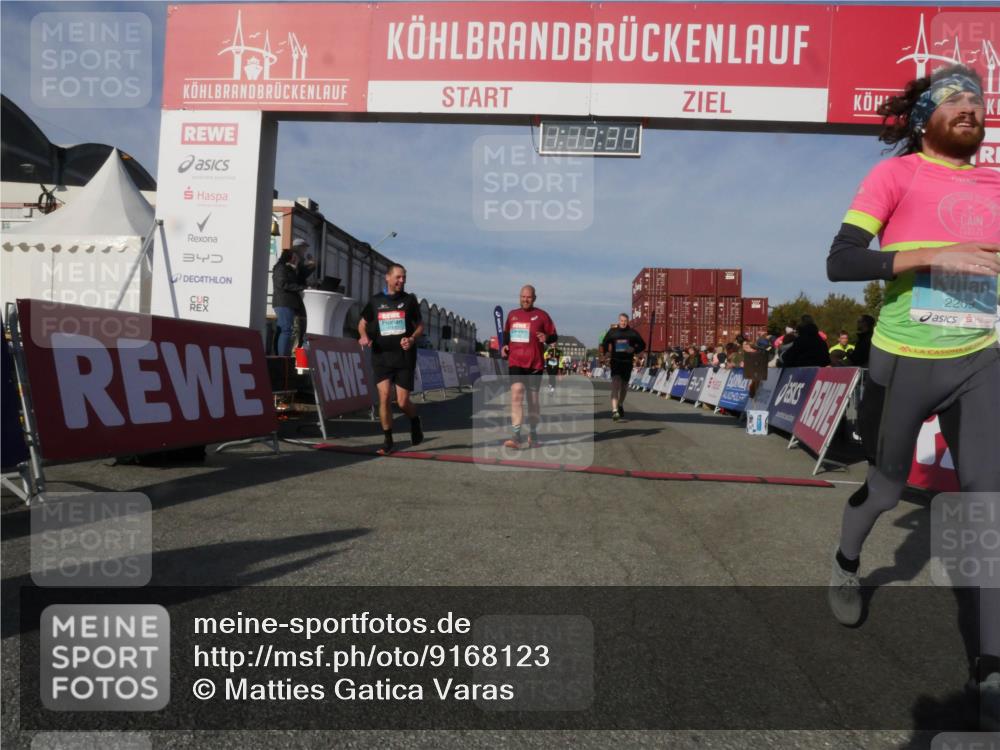 03.10.2025 - Köhlbrandbrückenlauf Matties Gatica Varas http://msf.ph/oto/9168123 03.10.2025 10:13:36 Ziel 1181, 1191, 1611, 1891, 2110, 3371, 3473 meine-sportfotos.de