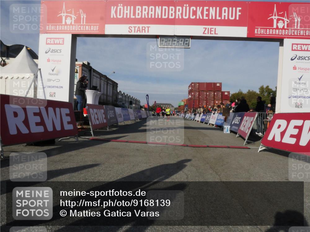 03.10.2025 - Köhlbrandbrückenlauf Matties Gatica Varas http://msf.ph/oto/9168139 03.10.2025 10:13:44 Ziel 1296, 1891, 2110, 2126, 2144, 2171, 3057, 3134 meine-sportfotos.de