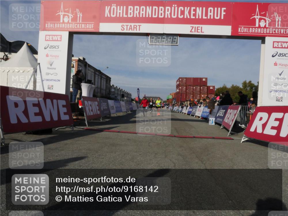 03.10.2025 - Köhlbrandbrückenlauf Matties Gatica Varas http://msf.ph/oto/9168142 03.10.2025 10:13:45 Ziel 1296, 1770, 1891, 2110, 2126, 2144, 2171, 2246, 3057, 3134 meine-sportfotos.de