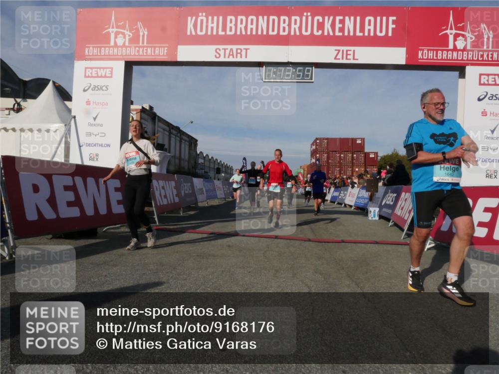 03.10.2025 - Köhlbrandbrückenlauf Matties Gatica Varas http://msf.ph/oto/9168176 03.10.2025 10:14:01 Ziel 1169, 1267, 1272, 1460, 1515, 1627, 1738, 1848, 2054, 2093, 3028, 3126, 3244, 3392, 3724, 3735, 3761 meine-sportfotos.de