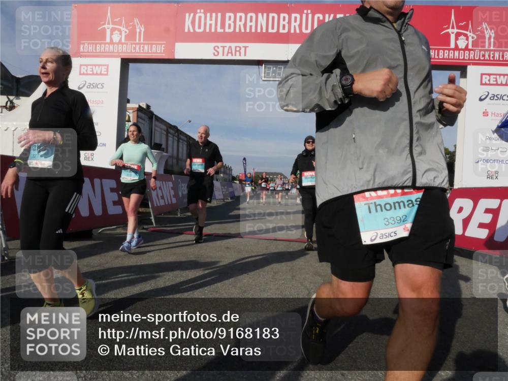 03.10.2025 - Köhlbrandbrückenlauf Matties Gatica Varas http://msf.ph/oto/9168183 03.10.2025 10:14:04 Ziel 1169, 1272, 1431, 1460, 1514, 1515, 1738, 1848, 2054, 2093, 2122, 3126, 3372, 3724, 3735, 3761 meine-sportfotos.de