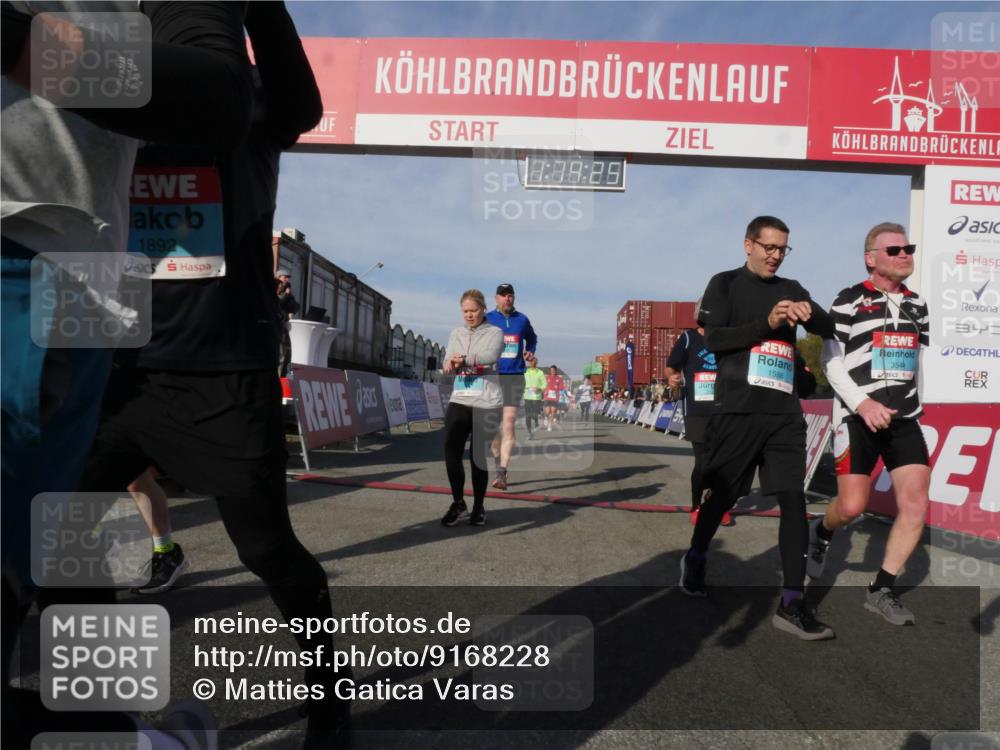 03.10.2025 - Köhlbrandbrückenlauf Matties Gatica Varas http://msf.ph/oto/9168228 03.10.2025 10:14:27 Ziel 1456, 1843, 1925, 2749, 3168, 3326, 3644, 3665, 3666 meine-sportfotos.de