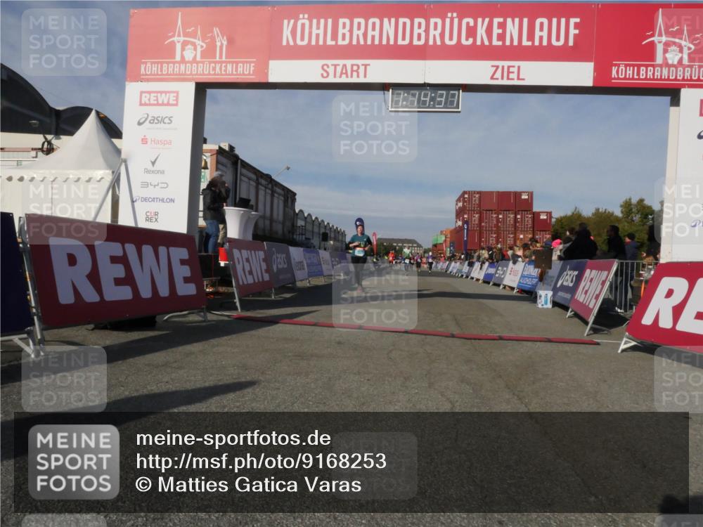03.10.2025 - Köhlbrandbrückenlauf Matties Gatica Varas http://msf.ph/oto/9168253 03.10.2025 10:14:39 Ziel 1305, 1735, 1820, 2230, 2938, 2951, 2986, 3461, 3843 meine-sportfotos.de