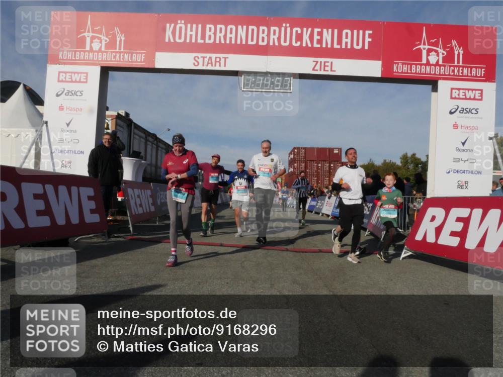 03.10.2025 - Köhlbrandbrückenlauf Matties Gatica Varas http://msf.ph/oto/9168296 03.10.2025 10:14:59 Ziel 1220, 1427, 1655, 1674, 1711, 1813, 1852, 2044, 2812, 2832, 2834, 2837, 3499, 3500, 3699, 3750 meine-sportfotos.de