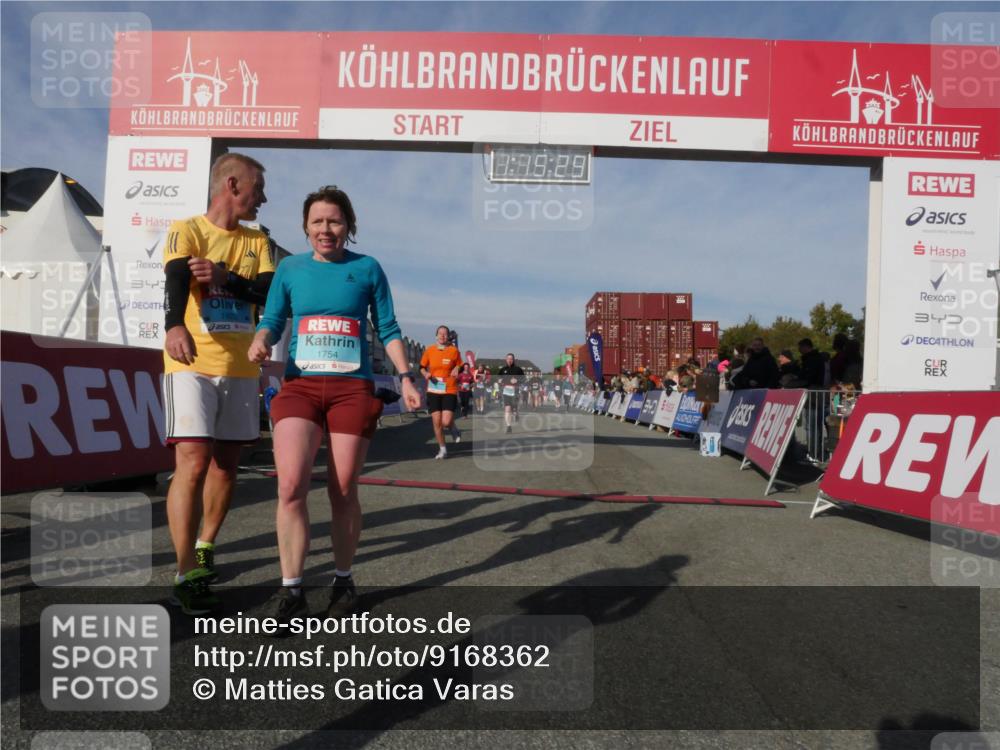 03.10.2025 - Köhlbrandbrückenlauf Matties Gatica Varas http://msf.ph/oto/9168362 03.10.2025 10:15:31 Ziel 1337, 1390, 1637, 1666, 1691, 1779, 1903, 1905, 2017, 2079, 2719, 2953, 3482, 3515, 3596, 3773, 3788 meine-sportfotos.de