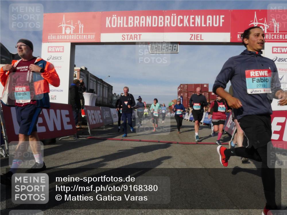 03.10.2025 - Köhlbrandbrückenlauf Matties Gatica Varas http://msf.ph/oto/9168380 03.10.2025 10:15:39 Ziel 1228, 1337, 1390, 1492, 1565, 1637, 1666, 1779, 1879, 2017, 2079, 2368, 2454, 2929, 2996, 3069, 3219, 3220, 3773, 3788 meine-sportfotos.de