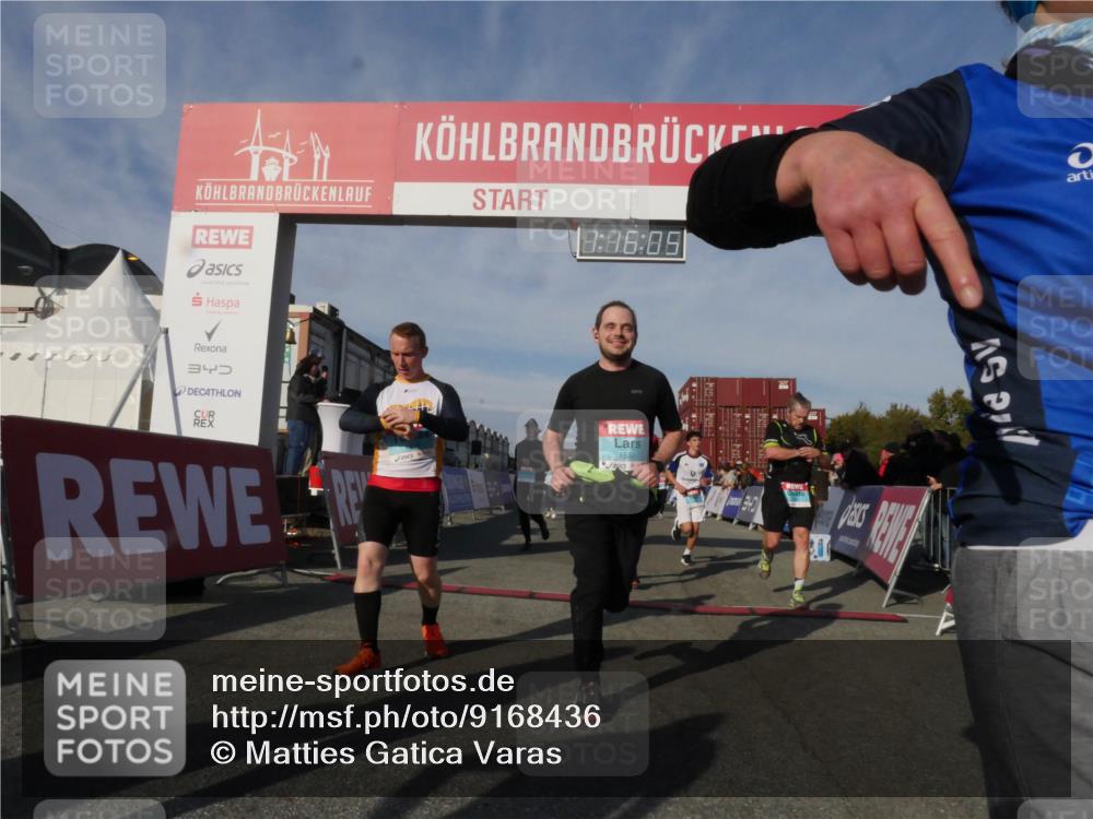 03.10.2025 - Köhlbrandbrückenlauf Matties Gatica Varas http://msf.ph/oto/9168436 03.10.2025 10:16:07 Ziel 1276, 1498, 1530, 1745, 1796, 1907, 1979, 2064, 2285, 2392, 2878, 3063, 3327, 3459, 3507, 3727 meine-sportfotos.de