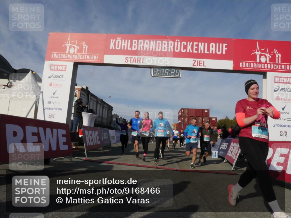 03.10.2025 - Köhlbrandbrückenlauf Matties Gatica Varas http://msf.ph/oto/9168466 03.10.2025 10:16:22 Ziel 1453, 1821, 2254, 2293, 2422, 2423, 2448, 2641, 2724, 2957, 3047, 3048, 3049, 3213, 3446, 3450, 3488, 3576, 3726, 3751, 3823 meine-sportfotos.de