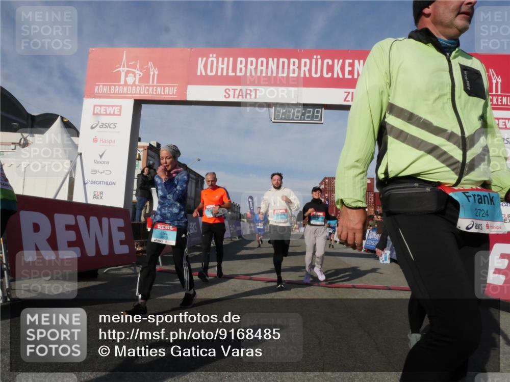 03.10.2025 - Köhlbrandbrückenlauf Matties Gatica Varas http://msf.ph/oto/9168485 03.10.2025 10:16:31 Ziel 2165, 2448, 2902, 2945 meine-sportfotos.de