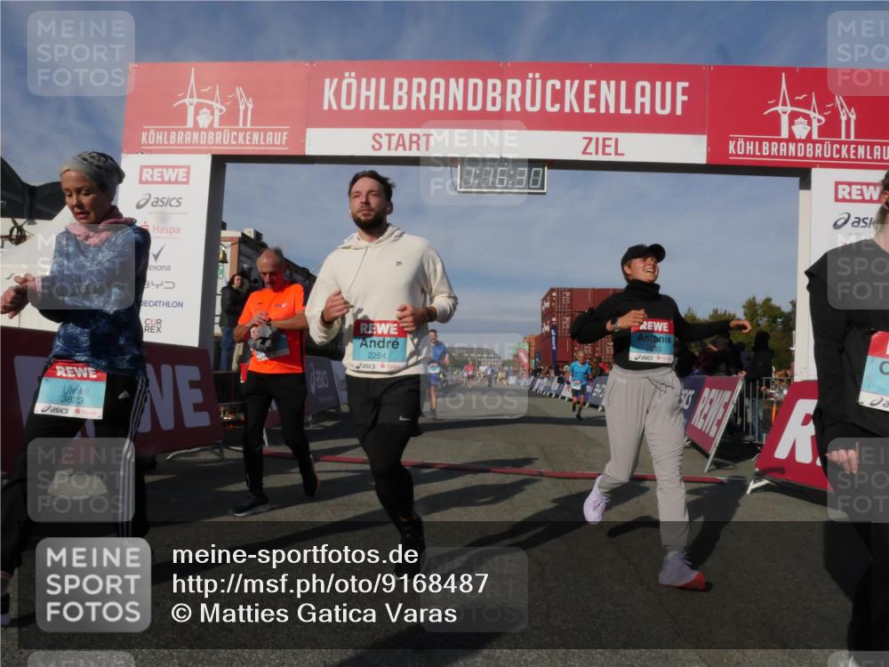 03.10.2025 - Köhlbrandbrückenlauf Matties Gatica Varas http://msf.ph/oto/9168487 03.10.2025 10:16:32 Ziel 2165, 2287, 2448, 2902, 2945 meine-sportfotos.de