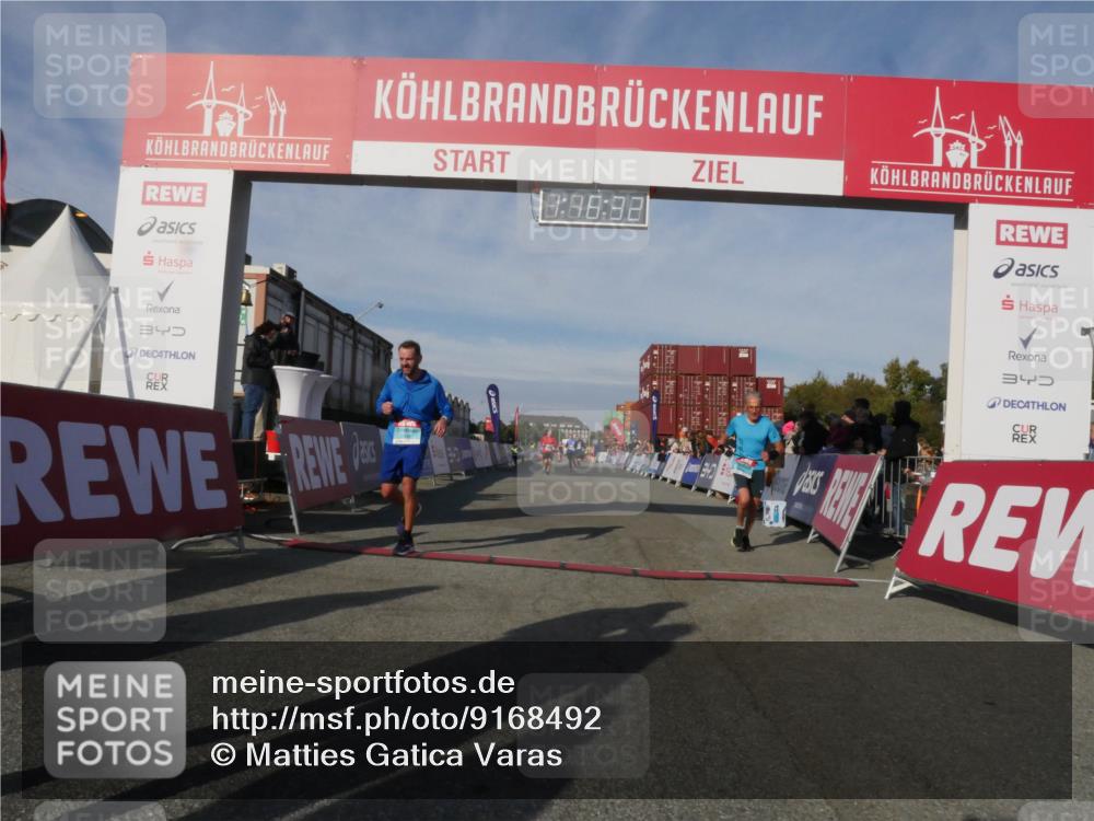 03.10.2025 - Köhlbrandbrückenlauf Matties Gatica Varas http://msf.ph/oto/9168492 03.10.2025 10:16:34 Ziel 2165, 2287, 2448, 2902, 2945 meine-sportfotos.de