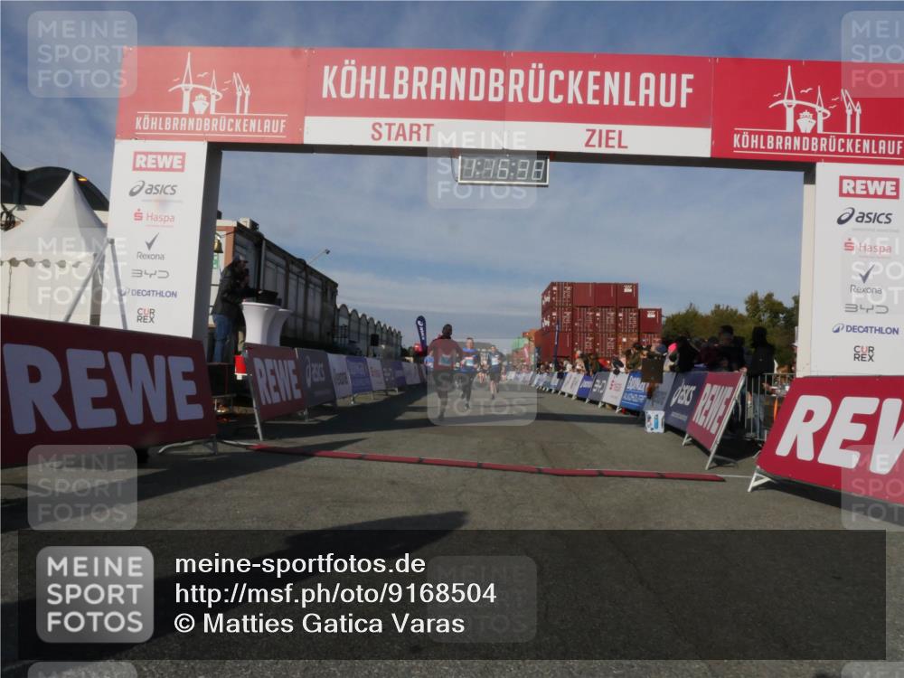 03.10.2025 - Köhlbrandbrückenlauf Matties Gatica Varas http://msf.ph/oto/9168504 03.10.2025 10:16:40 Ziel 1325, 1437, 2113, 2165, 2247, 2287, 2349, 2778, 2945, 3747 meine-sportfotos.de