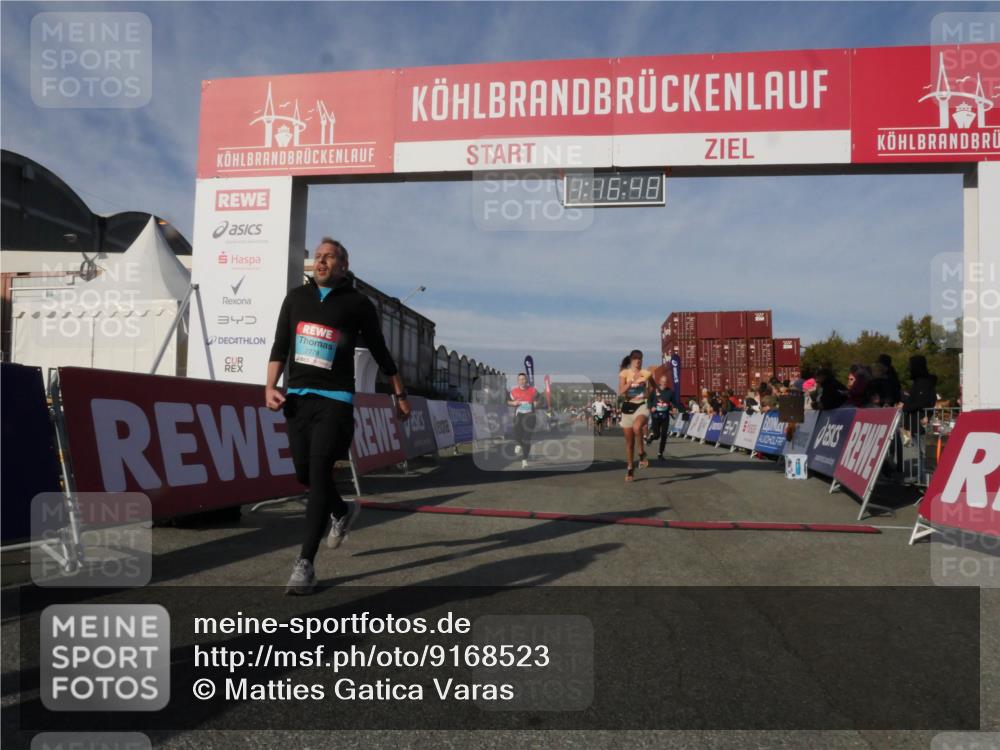 03.10.2025 - Köhlbrandbrückenlauf Matties Gatica Varas http://msf.ph/oto/9168523 03.10.2025 10:16:49 Ziel 1303, 1304, 1322, 1437, 2113, 2404, 3194, 3747 meine-sportfotos.de