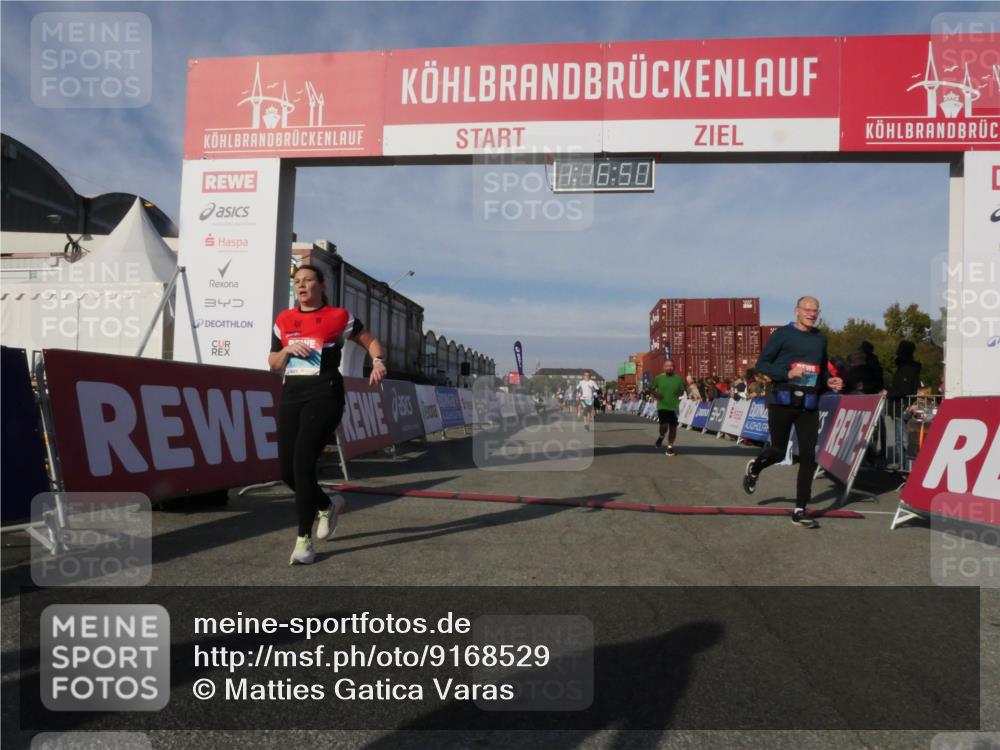 03.10.2025 - Köhlbrandbrückenlauf Matties Gatica Varas http://msf.ph/oto/9168529 03.10.2025 10:16:52 Ziel 1303, 1304, 1322, 1708, 1760, 2113, 2404, 2750, 3194, 3779 meine-sportfotos.de