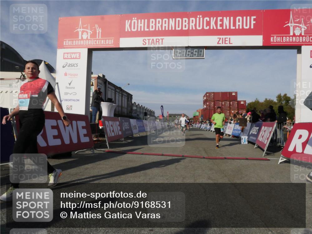 03.10.2025 - Köhlbrandbrückenlauf Matties Gatica Varas http://msf.ph/oto/9168531 03.10.2025 10:16:53 Ziel 1204, 1303, 1304, 1322, 1708, 1760, 2404, 2750, 3194, 3779 meine-sportfotos.de