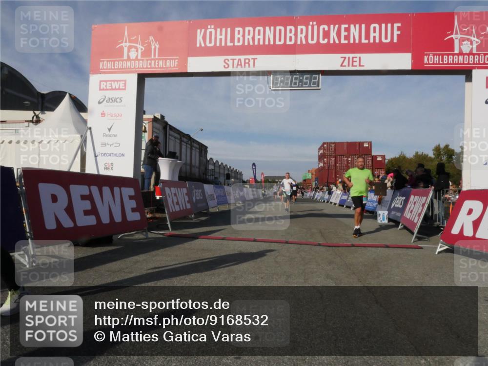 03.10.2025 - Köhlbrandbrückenlauf Matties Gatica Varas http://msf.ph/oto/9168532 03.10.2025 10:16:54 Ziel 1202, 1204, 1303, 1304, 1322, 1708, 1760, 1938, 2404, 2514, 2750, 3194, 3779 meine-sportfotos.de