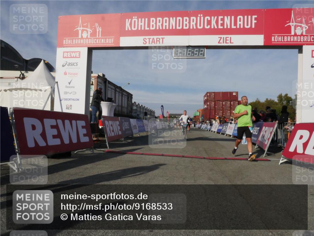 03.10.2025 - Köhlbrandbrückenlauf Matties Gatica Varas http://msf.ph/oto/9168533 03.10.2025 10:16:54 Ziel 1202, 1204, 1303, 1304, 1322, 1708, 1760, 1938, 2404, 2514, 2750, 3194, 3779 meine-sportfotos.de