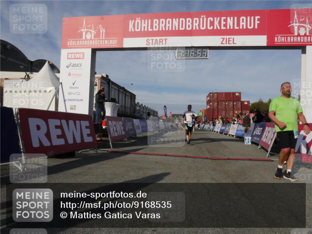 03.10.2025 - Köhlbrandbrückenlauf Matties Gatica Varas http://msf.ph/oto/9168535 03.10.2025 10:16:55 Ziel 1202, 1204, 1303, 1304, 1322, 1708, 1720, 1760, 1938, 2404, 2514, 2750, 3416, 3779 meine-sportfotos.de