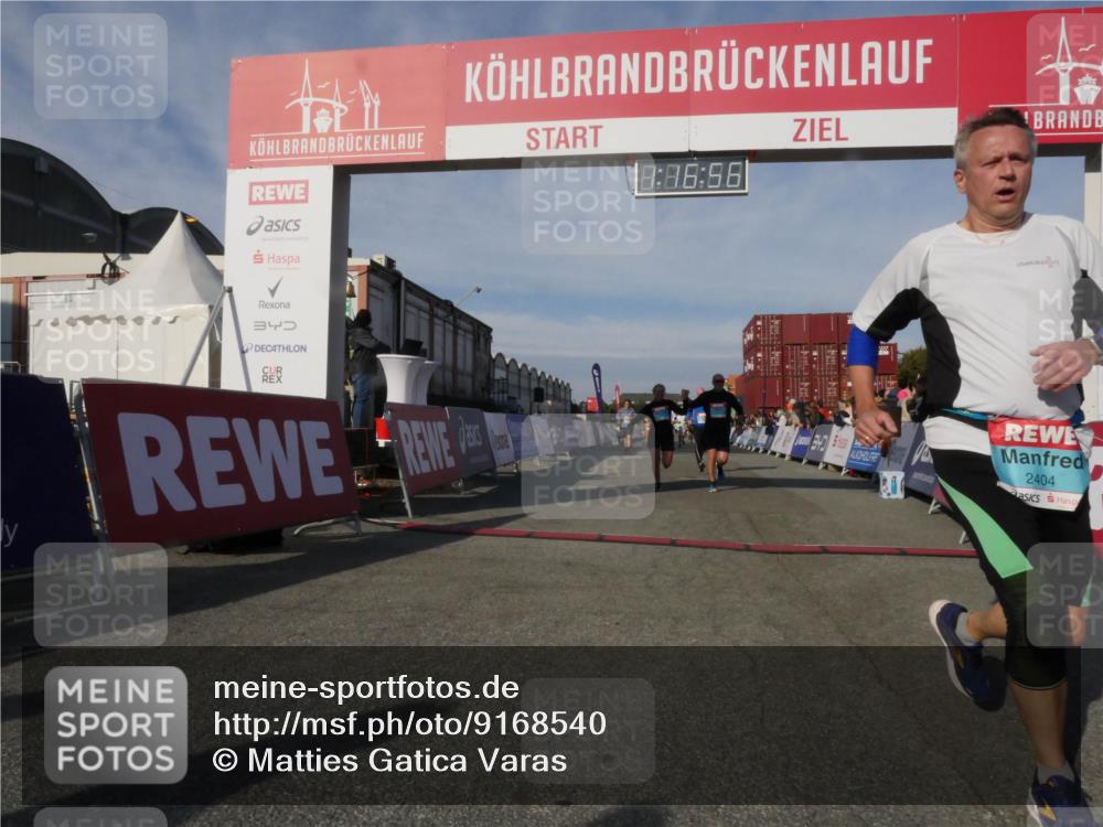 03.10.2025 - Köhlbrandbrückenlauf Matties Gatica Varas http://msf.ph/oto/9168540 03.10.2025 10:16:57 Ziel 1202, 1204, 1303, 1304, 1322, 1708, 1720, 1760, 1938, 2514, 2750, 3125, 3416, 3779 meine-sportfotos.de