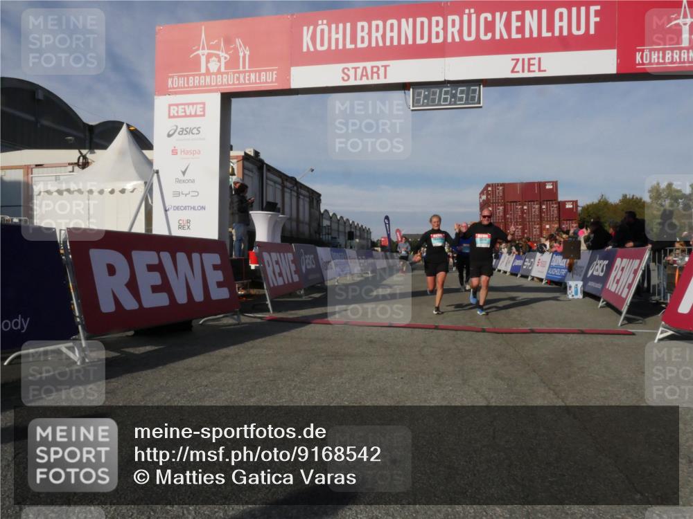 03.10.2025 - Köhlbrandbrückenlauf Matties Gatica Varas http://msf.ph/oto/9168542 03.10.2025 10:16:58 Ziel 1202, 1204, 1303, 1304, 1322, 1708, 1720, 1760, 1938, 2514, 2750, 3125, 3416, 3779 meine-sportfotos.de