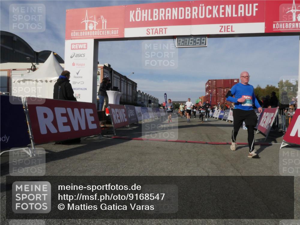 03.10.2025 - Köhlbrandbrückenlauf Matties Gatica Varas http://msf.ph/oto/9168547 03.10.2025 10:17:01 Ziel 1179, 1202, 1204, 1708, 1720, 1760, 1938, 2038, 2514, 2750, 2965, 3125, 3416, 3779 meine-sportfotos.de