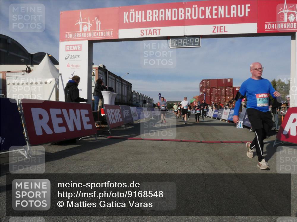 03.10.2025 - Köhlbrandbrückenlauf Matties Gatica Varas http://msf.ph/oto/9168548 03.10.2025 10:17:01 Ziel 1179, 1202, 1204, 1708, 1720, 1760, 1938, 2038, 2514, 2750, 2965, 3125, 3416, 3779 meine-sportfotos.de