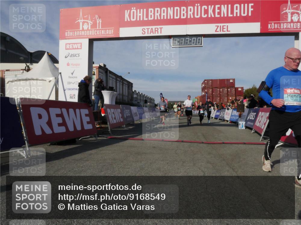 03.10.2025 - Köhlbrandbrückenlauf Matties Gatica Varas http://msf.ph/oto/9168549 03.10.2025 10:17:02 Ziel 1179, 1202, 1204, 1548, 1549, 1708, 1720, 1760, 1938, 2038, 2514, 2750, 2965, 3125, 3416, 3779 meine-sportfotos.de