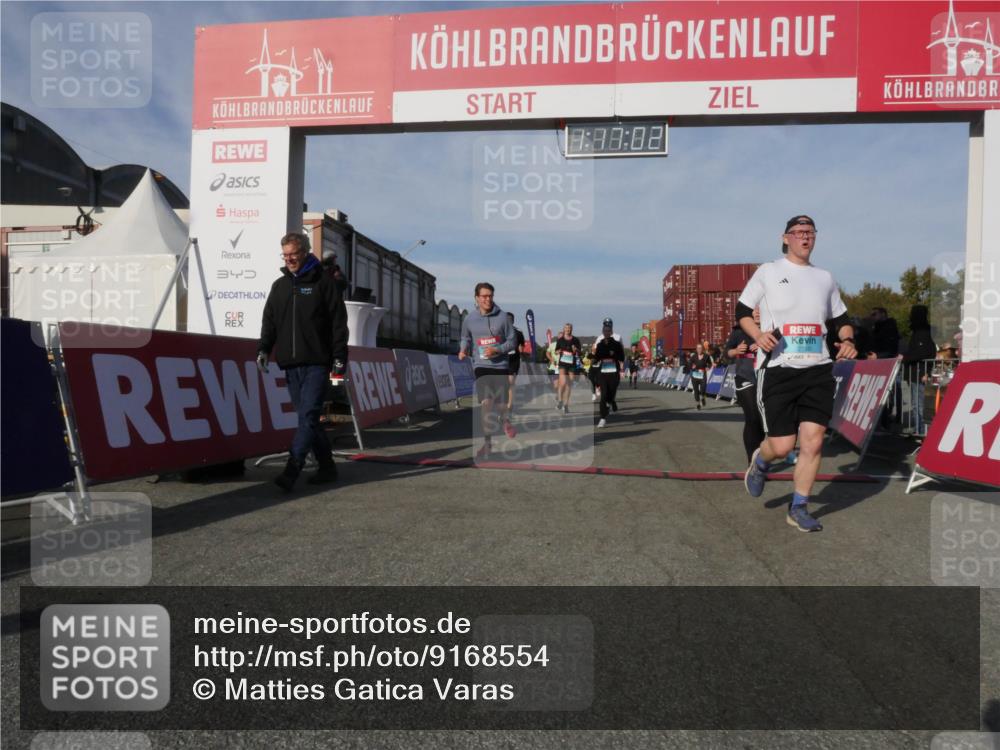 03.10.2025 - Köhlbrandbrückenlauf Matties Gatica Varas http://msf.ph/oto/9168554 03.10.2025 10:17:04 Ziel 1179, 1202, 1204, 1548, 1549, 1708, 1720, 1760, 1938, 2038, 2514, 2750, 2965, 3125, 3416, 3779 meine-sportfotos.de