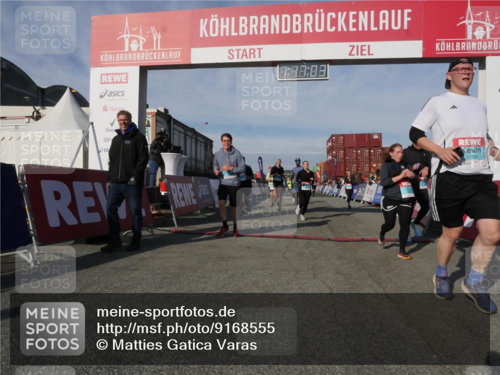 03.10.2025 - Köhlbrandbrückenlauf Matties Gatica Varas http://msf.ph/oto/9168555 03.10.2025 10:17:05 Ziel 1179, 1202, 1204, 1548, 1549, 1720, 1938, 2038, 2514, 2965, 3125, 3416 meine-sportfotos.de
