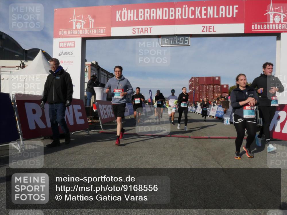 03.10.2025 - Köhlbrandbrückenlauf Matties Gatica Varas http://msf.ph/oto/9168556 03.10.2025 10:17:05 Ziel 1179, 1202, 1204, 1548, 1549, 1720, 1938, 2038, 2514, 2965, 3125, 3416 meine-sportfotos.de