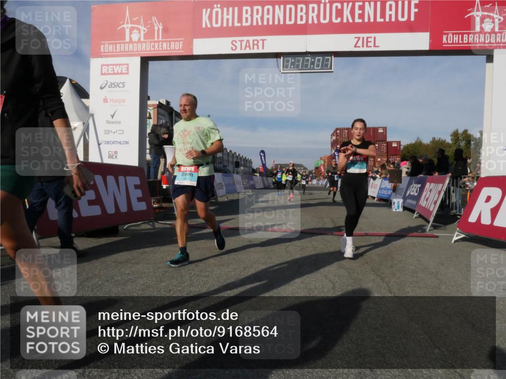 03.10.2025 - Köhlbrandbrückenlauf Matties Gatica Varas http://msf.ph/oto/9168564 03.10.2025 10:17:09 Ziel 1179, 1288, 1289, 1548, 1549, 1809, 1956, 2038, 2089, 2965 meine-sportfotos.de