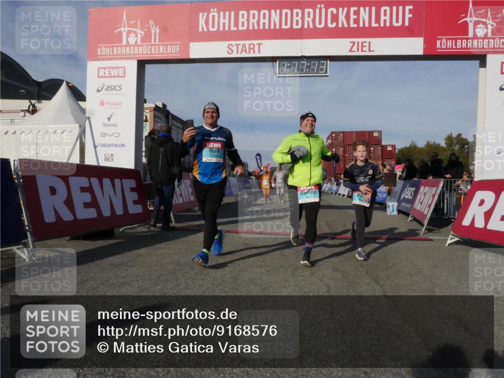 03.10.2025 - Köhlbrandbrückenlauf Matties Gatica Varas http://msf.ph/oto/9168576 03.10.2025 10:17:15 Ziel 1031, 1288, 1289, 1807, 1809, 1835, 1850, 1956, 2089, 3281, 3557, 3765 meine-sportfotos.de
