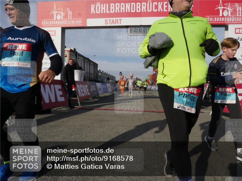 03.10.2025 - Köhlbrandbrückenlauf Matties Gatica Varas http://msf.ph/oto/9168578 03.10.2025 10:17:16 Ziel 1031, 1288, 1289, 1807, 1809, 1835, 1850, 1956, 2089, 3281, 3557, 3765 meine-sportfotos.de
