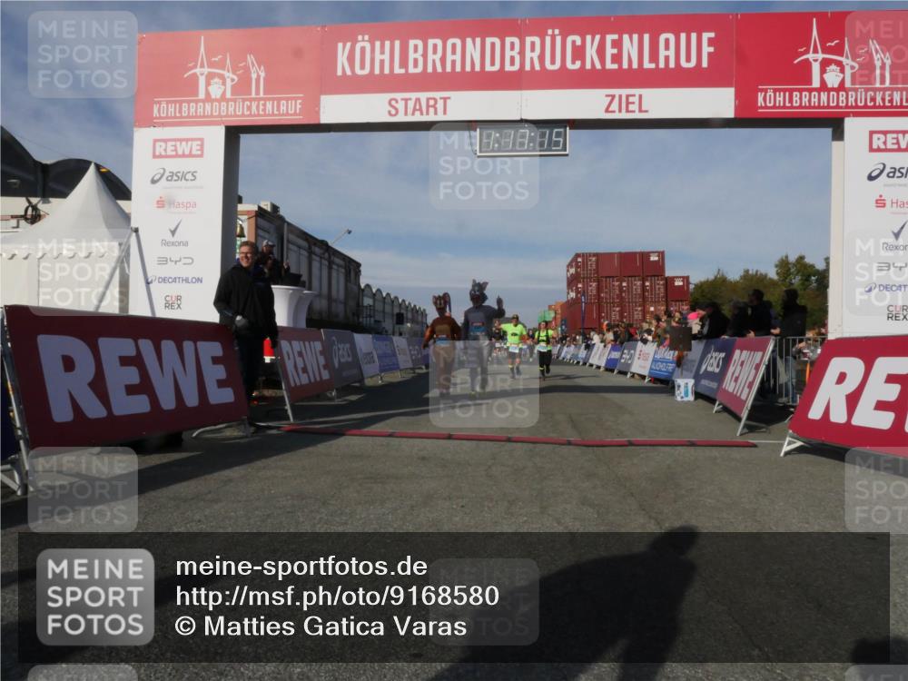 03.10.2025 - Köhlbrandbrückenlauf Matties Gatica Varas http://msf.ph/oto/9168580 03.10.2025 10:17:16 Ziel 1031, 1288, 1289, 1807, 1809, 1835, 1850, 1956, 2089, 3281, 3557, 3765 meine-sportfotos.de