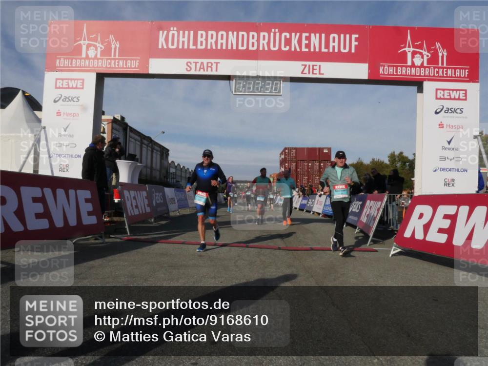 03.10.2025 - Köhlbrandbrückenlauf Matties Gatica Varas http://msf.ph/oto/9168610 03.10.2025 10:17:32 Ziel 1283, 1481, 1573, 1792, 1883, 2242, 2269, 2577, 2789, 3191, 3252, 3265, 3642 meine-sportfotos.de