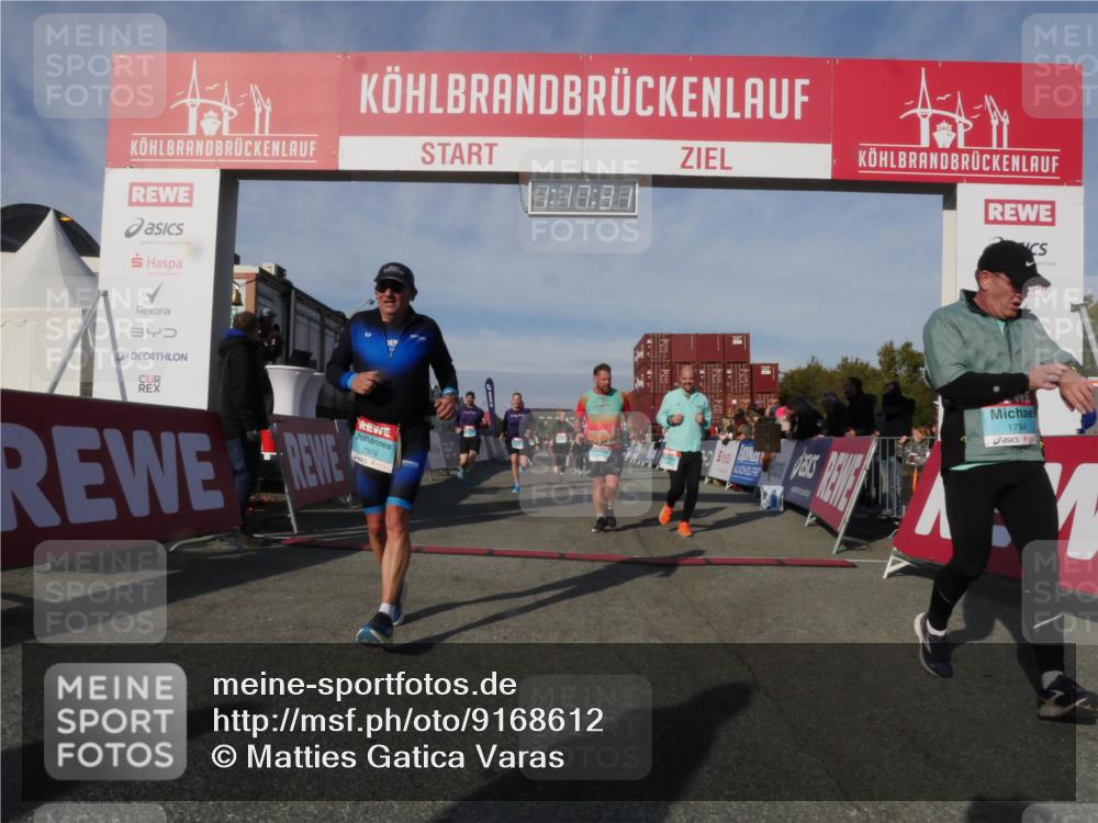 03.10.2025 - Köhlbrandbrückenlauf Matties Gatica Varas http://msf.ph/oto/9168612 03.10.2025 10:17:33 Ziel 1283, 1481, 1573, 1792, 1883, 2172, 2242, 2269, 2577, 2789, 3191, 3252, 3265, 3642 meine-sportfotos.de