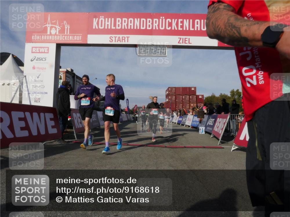 03.10.2025 - Köhlbrandbrückenlauf Matties Gatica Varas http://msf.ph/oto/9168618 03.10.2025 10:17:35 Ziel 1481, 1792, 1883, 2172, 2242, 2269, 2577, 2765, 2768, 2770, 2789, 3172, 3191, 3252, 3265, 3642 meine-sportfotos.de