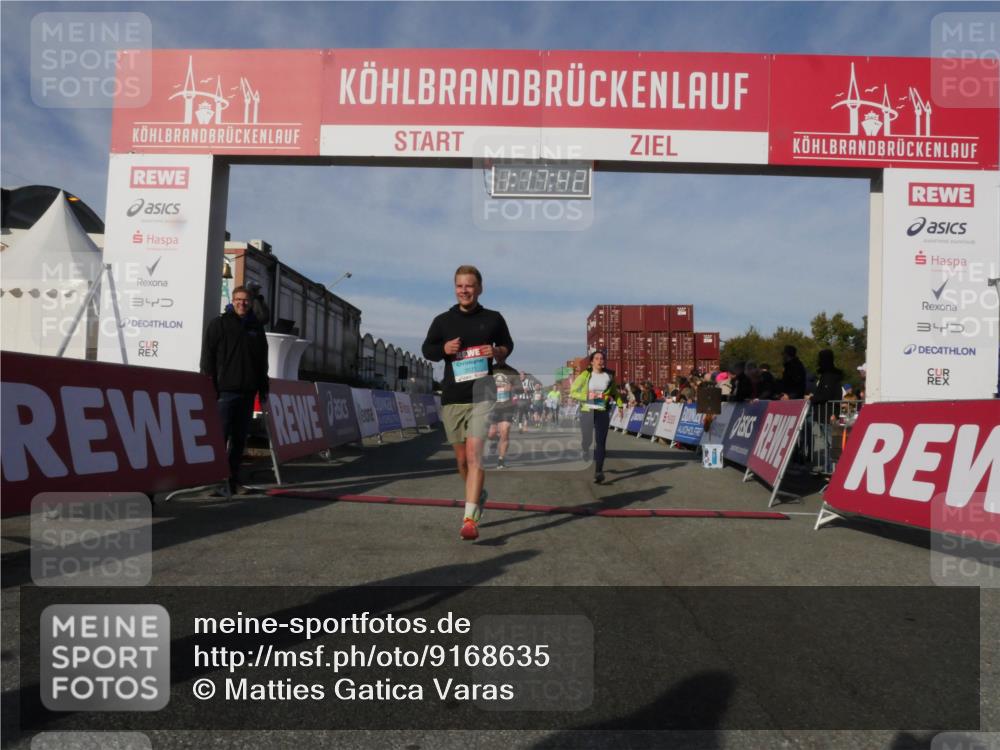 03.10.2025 - Köhlbrandbrückenlauf Matties Gatica Varas http://msf.ph/oto/9168635 03.10.2025 10:17:44 Ziel 1213, 1647, 1684, 1792, 2172, 2765, 2768, 2770, 2825, 2826, 3081, 3172, 3216, 3647 meine-sportfotos.de