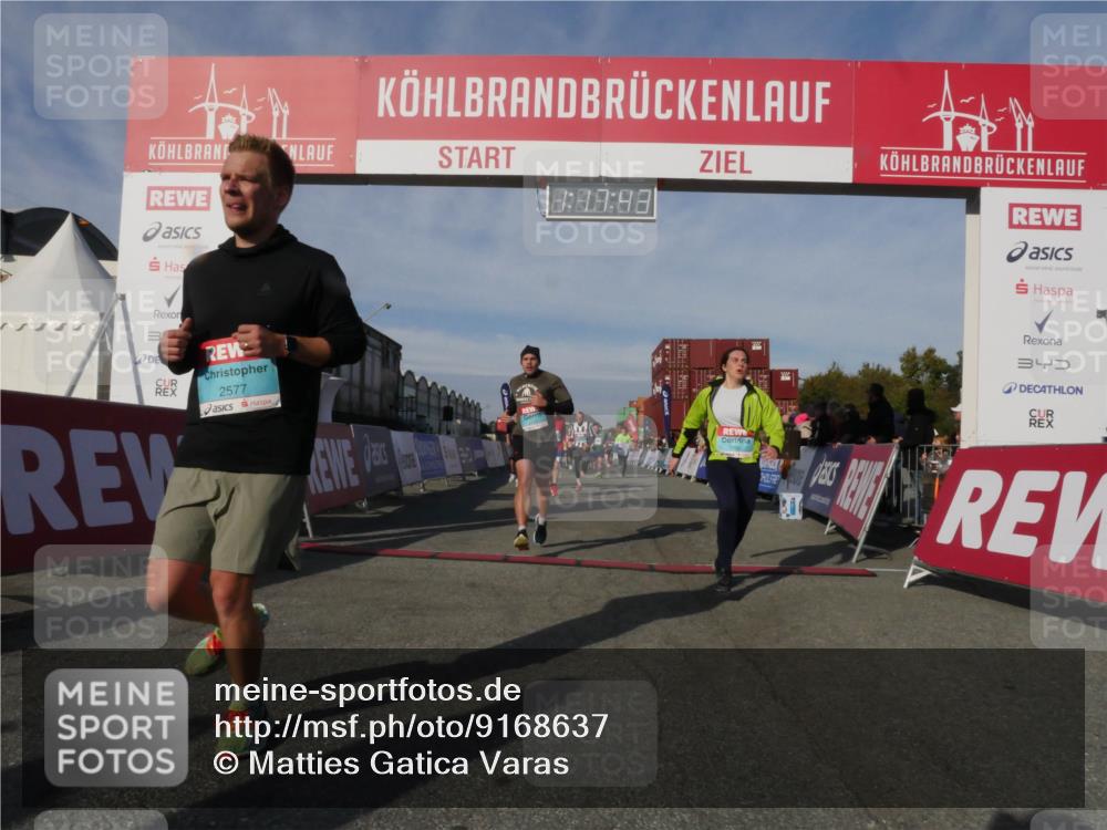 03.10.2025 - Köhlbrandbrückenlauf Matties Gatica Varas http://msf.ph/oto/9168637 03.10.2025 10:17:44 Ziel 1213, 1647, 1684, 1792, 2172, 2765, 2768, 2770, 2825, 2826, 3081, 3172, 3216, 3647 meine-sportfotos.de