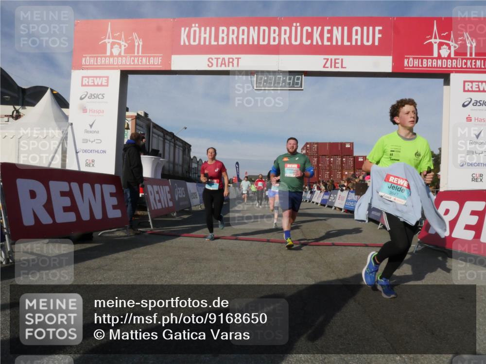 03.10.2025 - Köhlbrandbrückenlauf Matties Gatica Varas http://msf.ph/oto/9168650 03.10.2025 10:17:51 Ziel 1634, 1659, 1684, 1695, 1731, 1736, 2088, 2678, 2825, 2826, 2836, 2905, 3081, 3216, 3468 meine-sportfotos.de